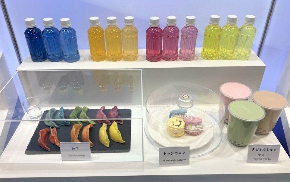 中国・韓国・台湾展示台写真.png